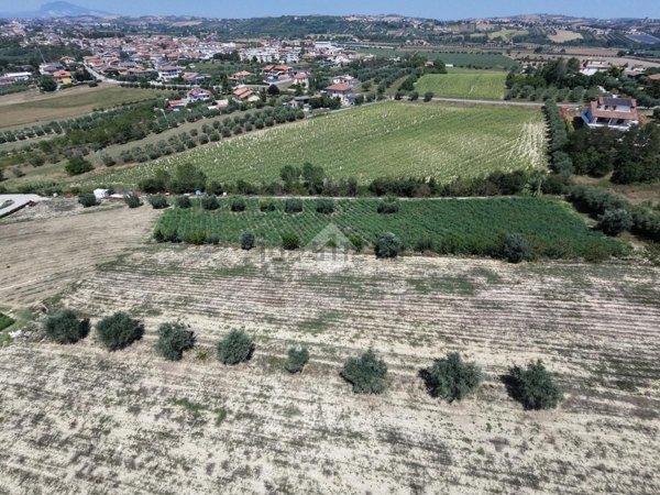 terreno in vendita a Sant'Omero in zona Casette