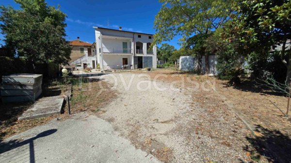 casa indipendente in vendita a Sant'Omero in zona Garrufo
