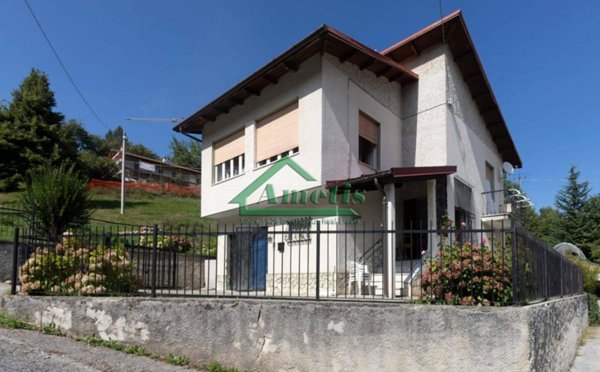 casa indipendente in vendita a Roccaforte Mondovì in zona Lurisia
