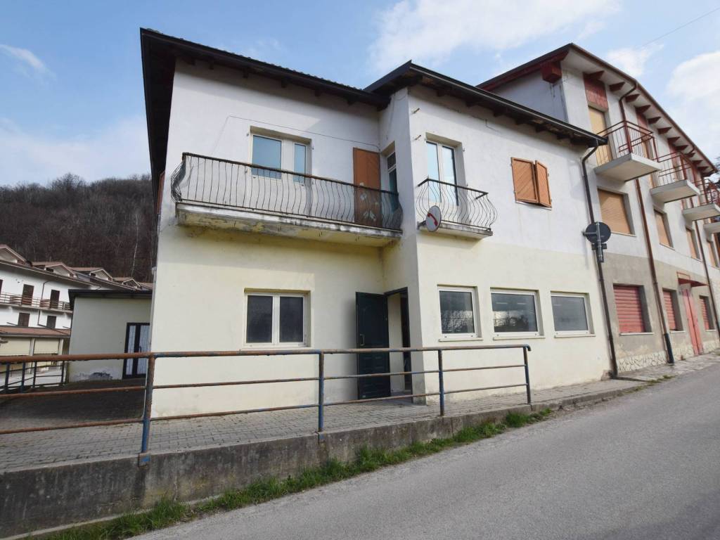 casa indipendente in vendita a Roccaforte Mondovì