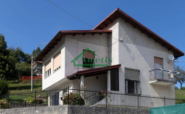 casa indipendente in vendita a Roccaforte Mondovì in zona Lurisia