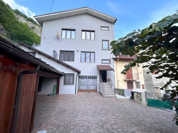 casa indipendente in vendita a Roccaforte Mondovì