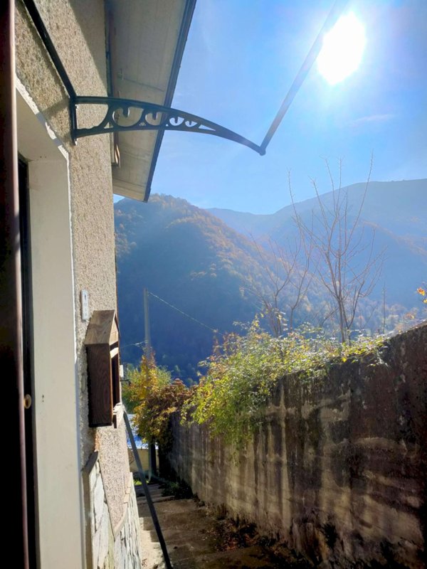 casa indipendente in vendita a Roccaforte Mondovì in zona Lurisia
