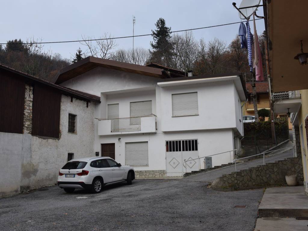 casa indipendente in vendita a Roccaforte Mondovì in zona Lurisia