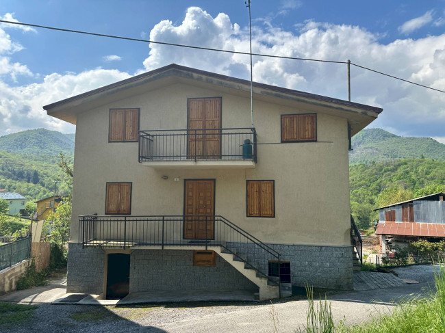 casa indipendente in vendita a Roccaforte Mondovì