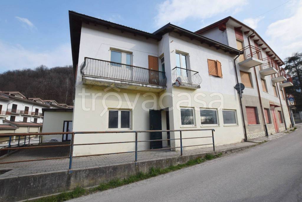 negozio in vendita a Roccaforte Mondovì in zona Lurisia