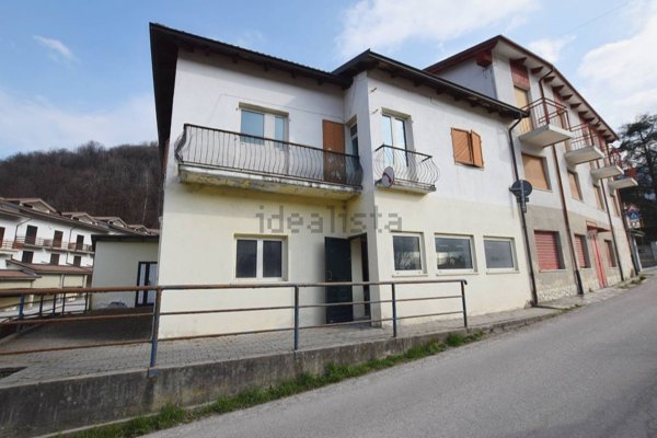 locale commerciale in vendita a Roccaforte Mondovì