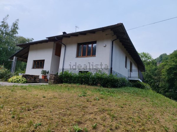 casa indipendente in vendita a Roccaforte Mondovì in zona Lurisia