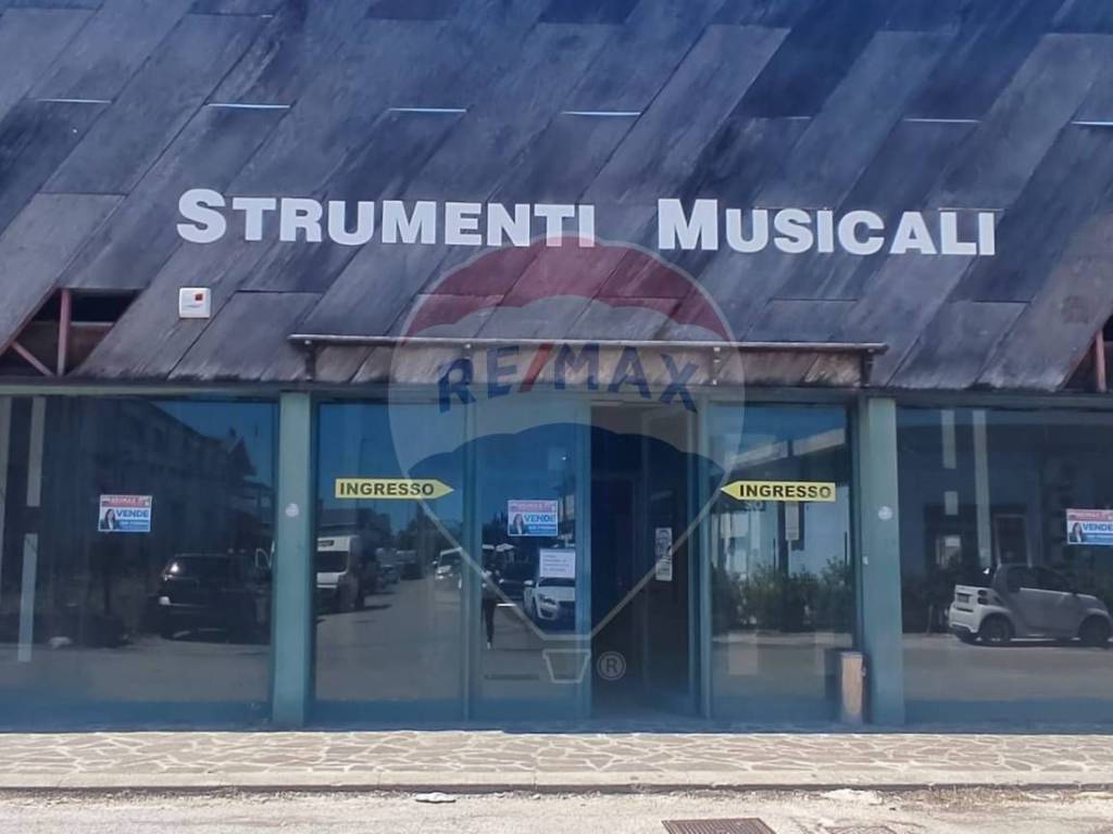 negozio in vendita a Silvi in zona Santo Stefano