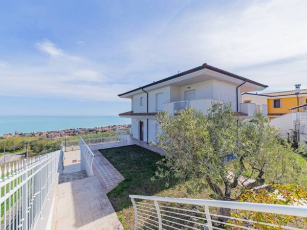 casa indipendente in vendita a Silvi in zona Santo Stefano