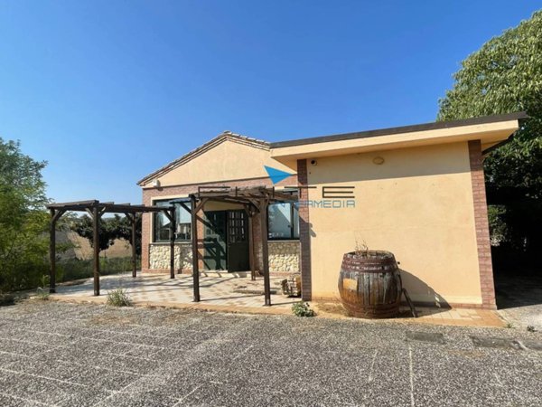 negozio in vendita a Silvi in zona Pianacce