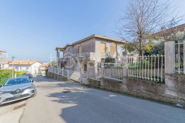 casa indipendente in vendita a Silvi