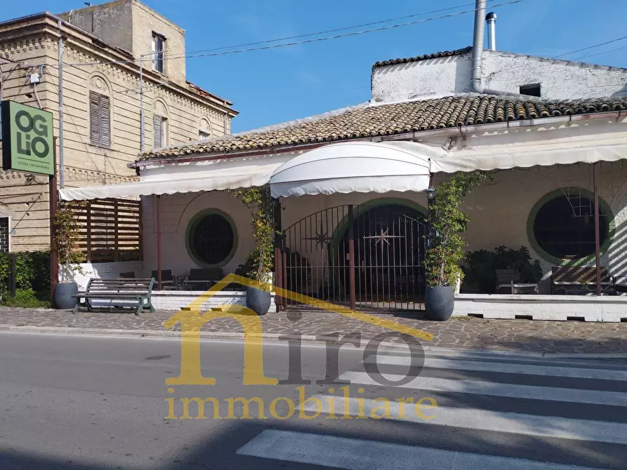 negozio in vendita a Silvi in zona Silvi Marina