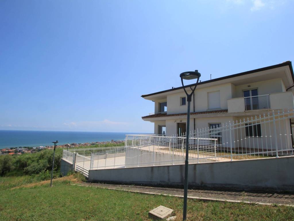 casa indipendente in vendita a Silvi in zona Santo Stefano