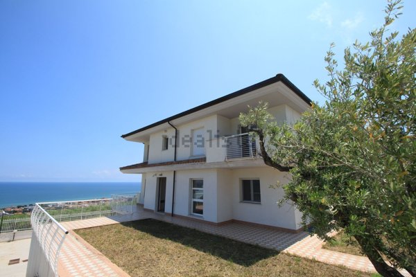 casa indipendente in vendita a Silvi in zona Silvi Marina