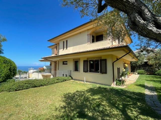 casa indipendente in vendita a Silvi in zona Santo Stefano