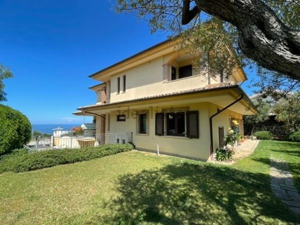 casa indipendente in vendita a Silvi