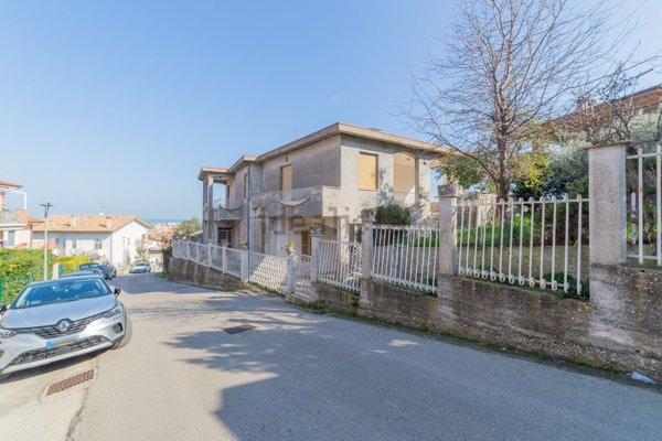casa indipendente in vendita a Silvi