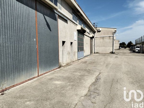 locale commerciale in vendita a Silvi in zona Silvi Marina