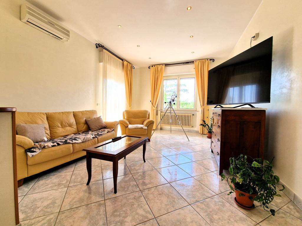 casa indipendente in vendita a Silvi
