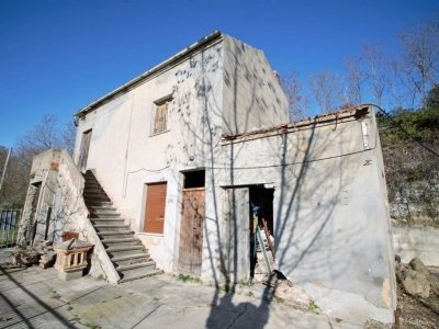 locale di sgombero in vendita a Silvi