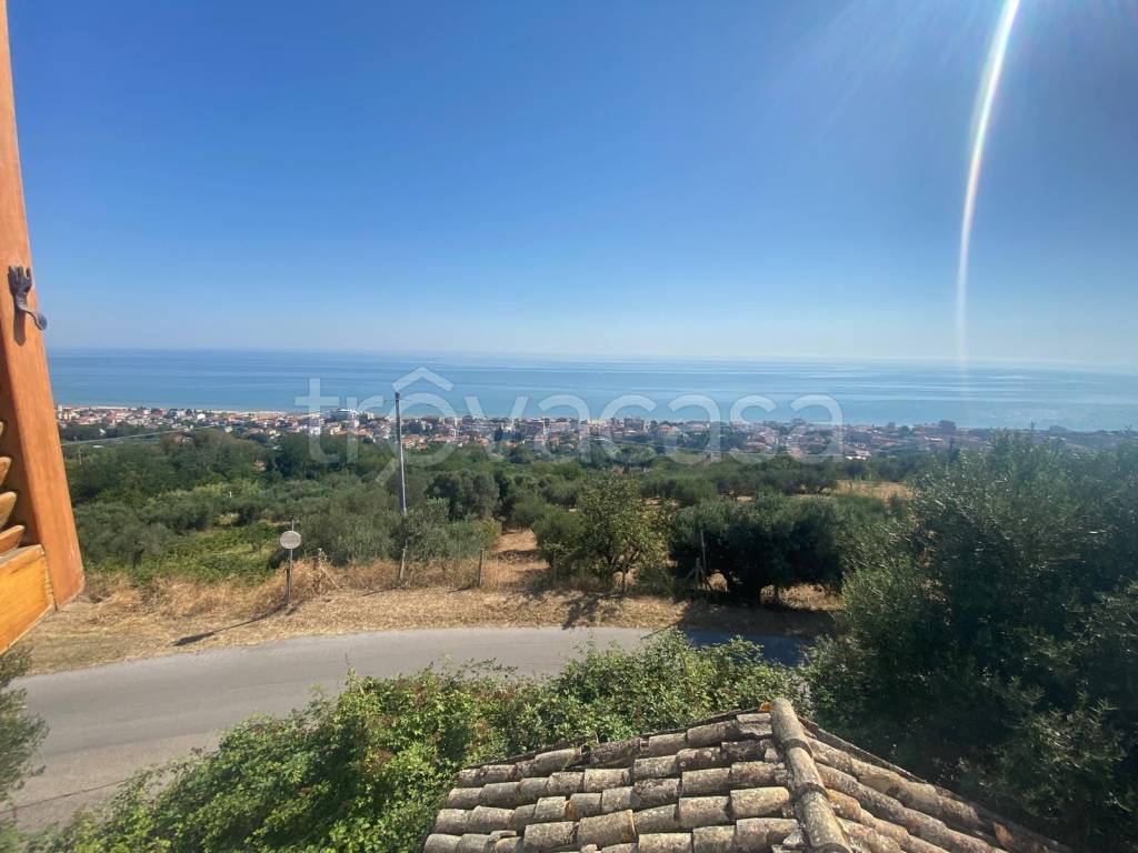 casa indipendente in vendita a Silvi in zona Silvi Marina