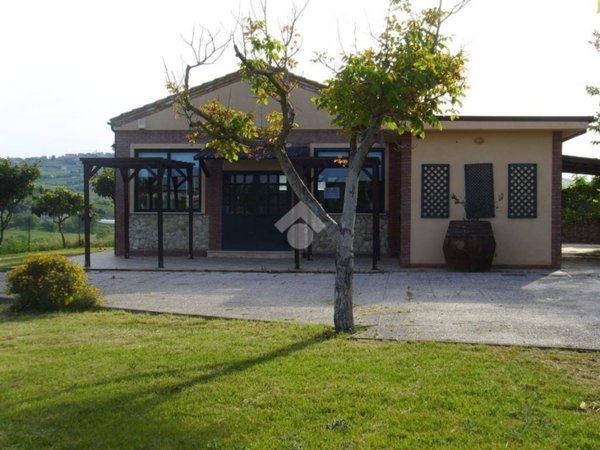 negozio in vendita a Silvi in zona Pianacce