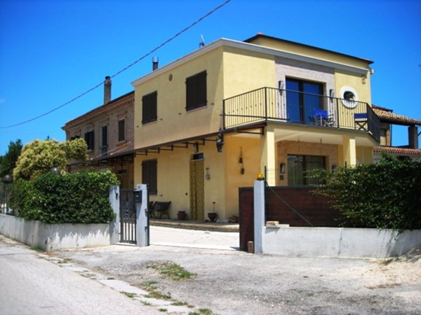 casa indipendente in vendita a Silvi in zona Silvi Marina