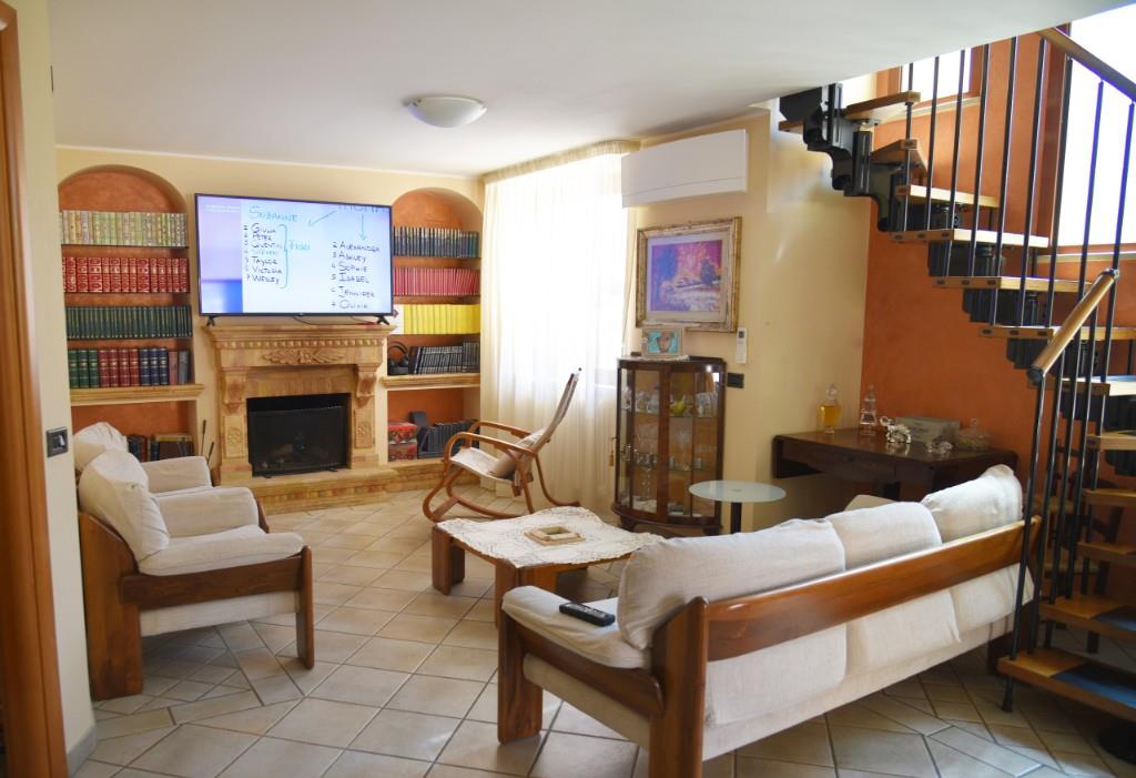 casa indipendente in vendita a Silvi in zona Silvi Marina