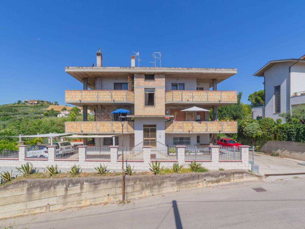 intera palazzina in vendita a Silvi in zona Santo Stefano