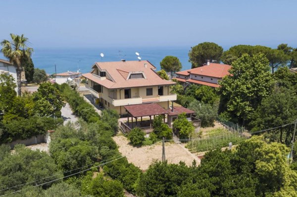 casa indipendente in vendita a Silvi in zona Santo Stefano