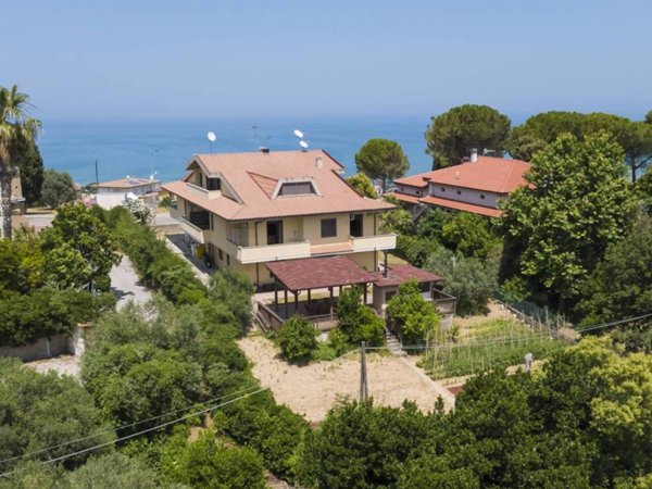 casa indipendente in vendita a Silvi