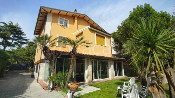 casa indipendente in vendita a Silvi in zona Silvi Marina