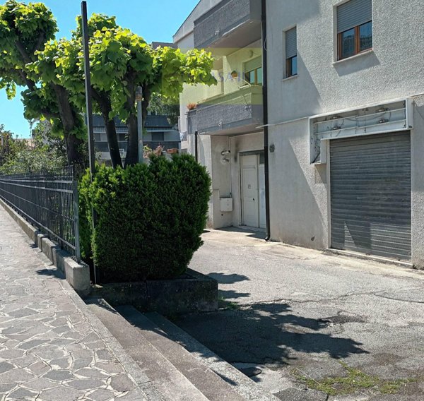 locale commerciale in vendita a Silvi