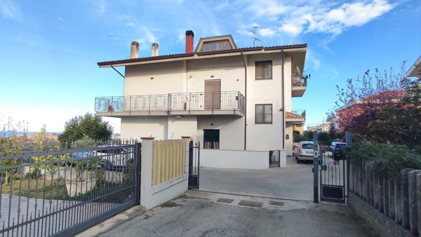 casa indipendente in vendita a Silvi in zona Pianacce