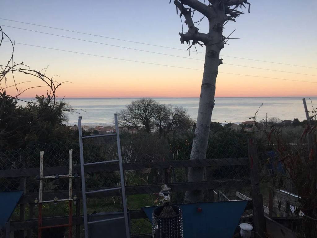 casa indipendente in vendita a Silvi in zona Silvi Marina