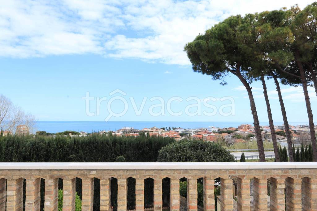 casa indipendente in vendita a Silvi in zona Silvi Marina