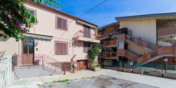 casa indipendente in vendita a Silvi