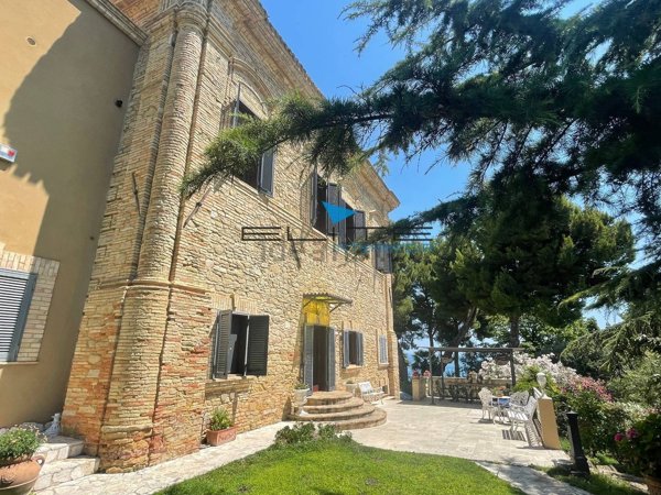 casa indipendente in vendita a Silvi