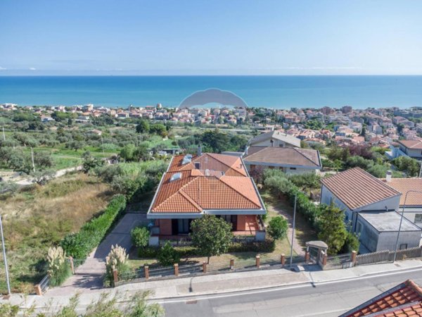 casa indipendente in vendita a Silvi