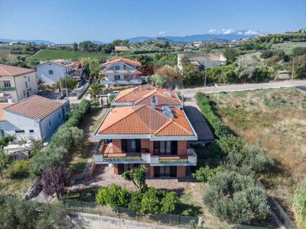 casa indipendente in vendita a Silvi