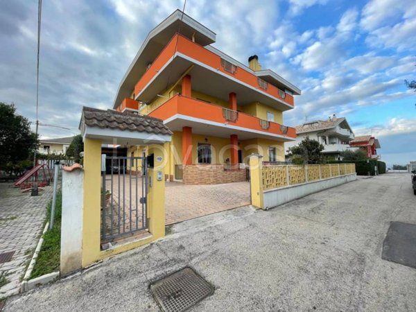 appartamento in vendita a Silvi in zona Pianacce