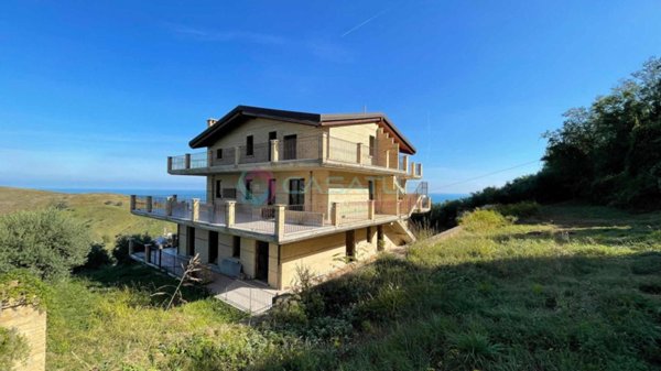 casa indipendente in vendita a Silvi in zona Silvi Paese