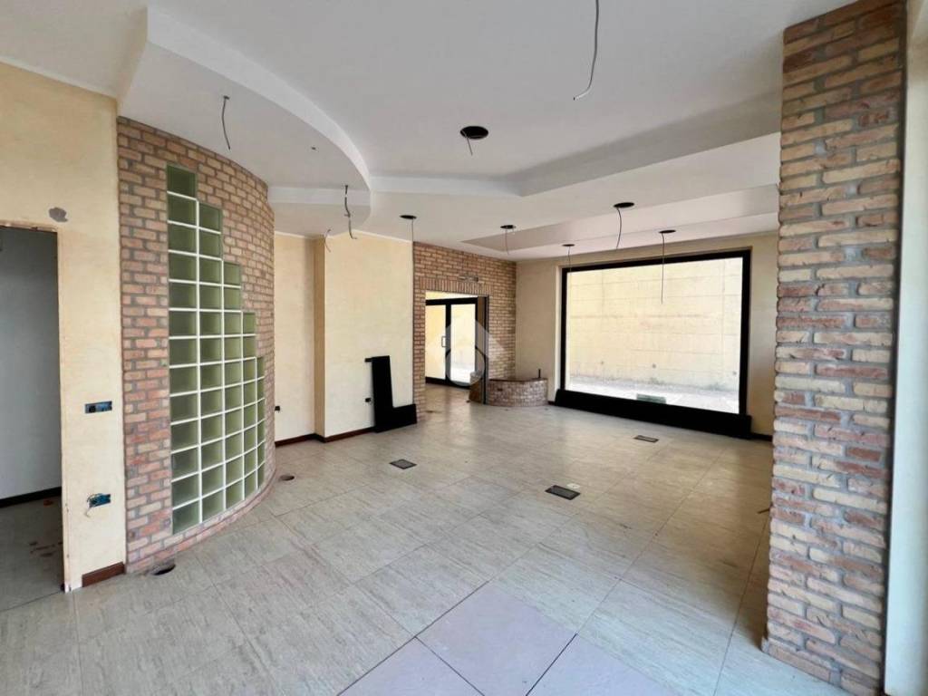 ufficio in vendita a Silvi in zona Silvi Marina