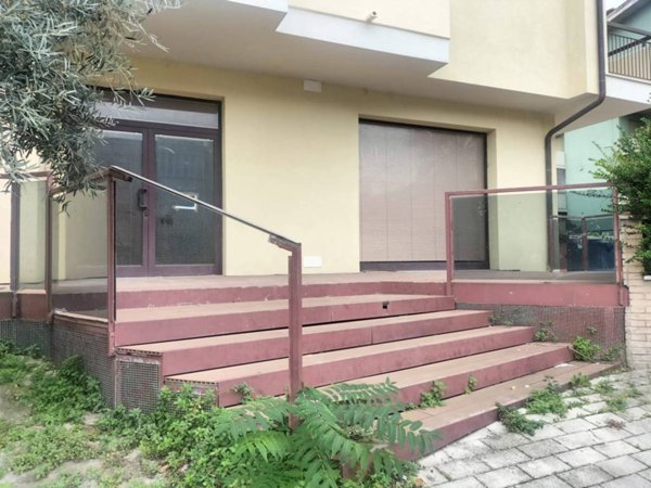 ufficio in vendita a Silvi in zona Silvi Marina