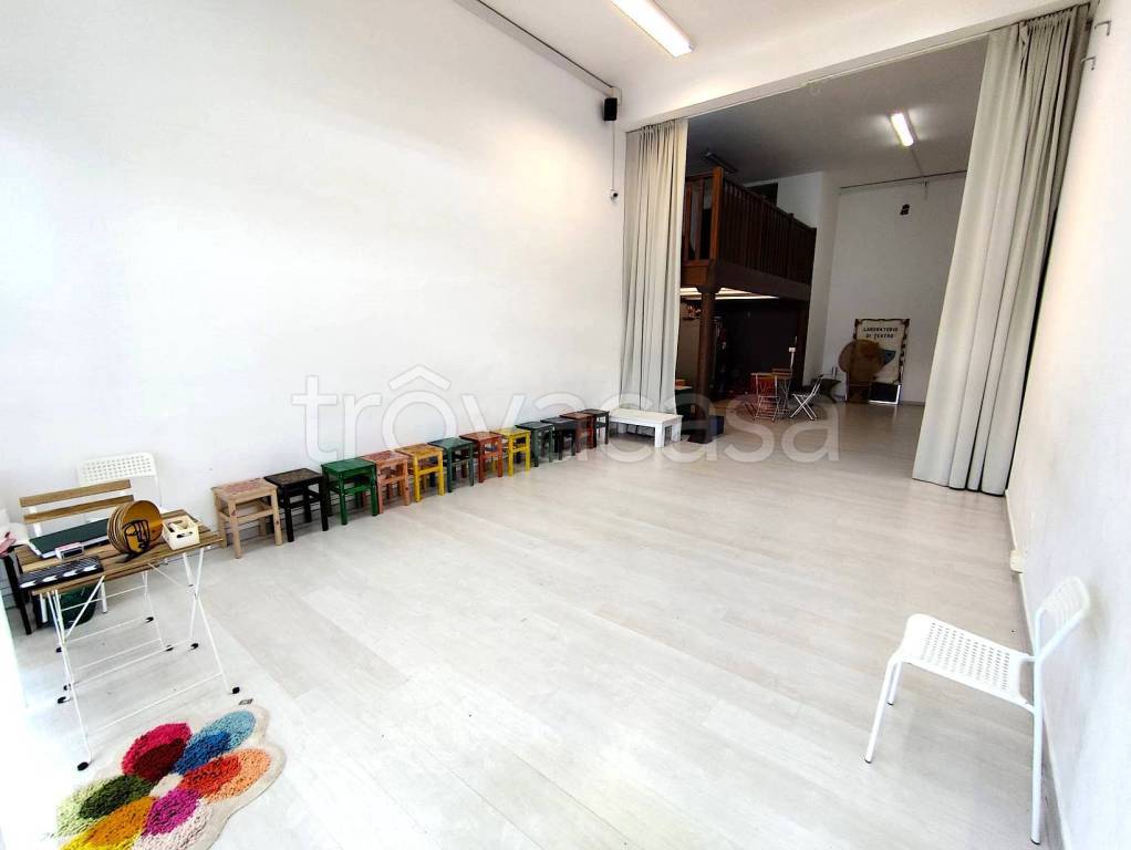 negozio in vendita a Silvi in zona Silvi Marina