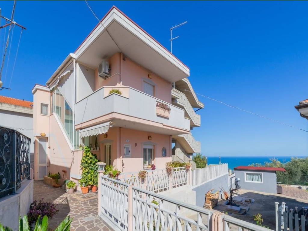 casa indipendente in vendita a Silvi in zona Pianacce