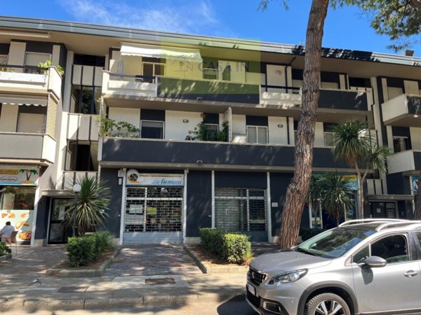 negozio in vendita a Silvi in zona Silvi Marina