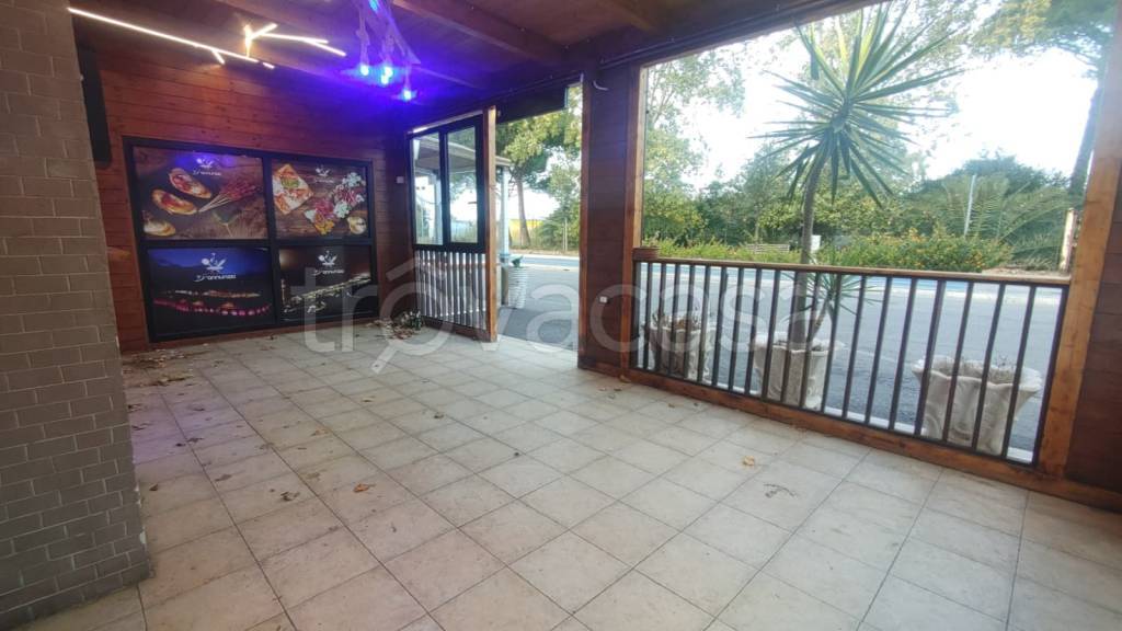 negozio in vendita a Silvi in zona Silvi Marina
