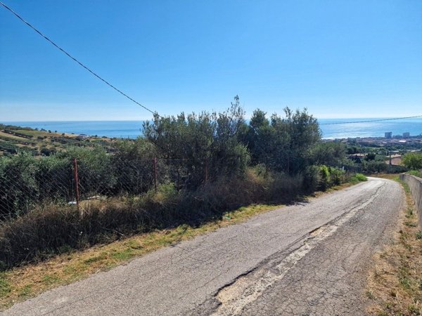 terreno in vendita a Silvi in zona Pianacce